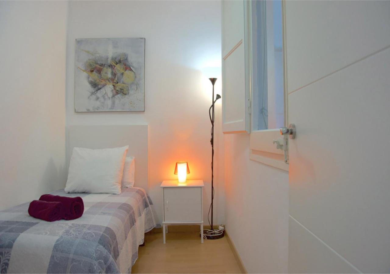 Apartment Carrer D'Olesa Barcelona Kültér fotó